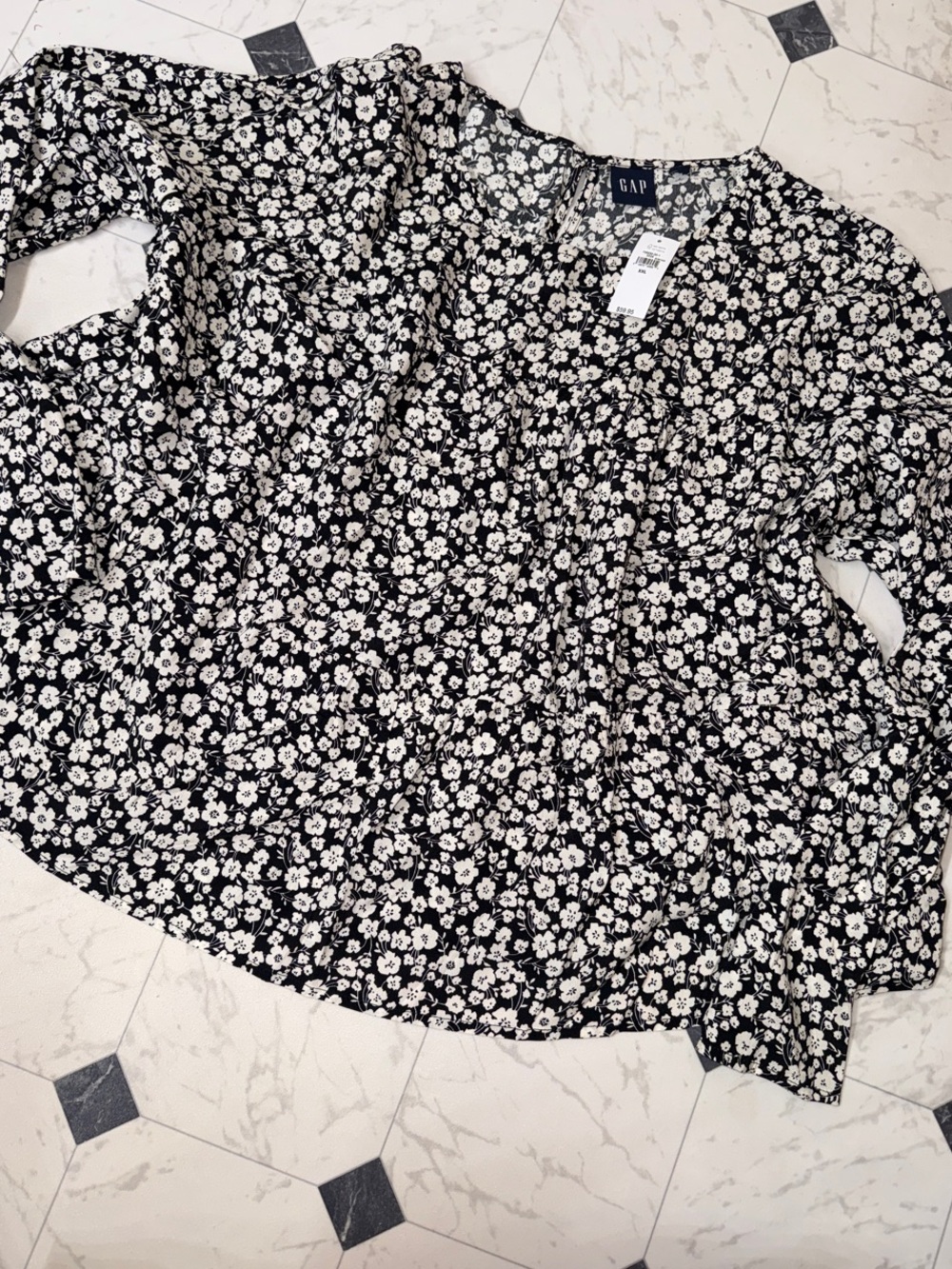GAP Black & White Floral V-Neck Peasant Blouse